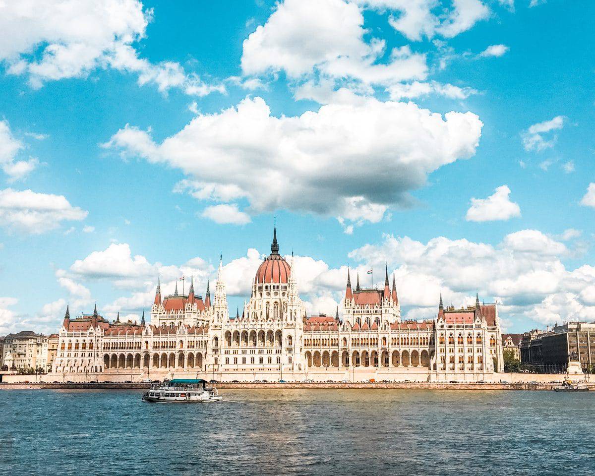 Official Budapest Guide - Pearl Of The Danube - Lolglobetrotting